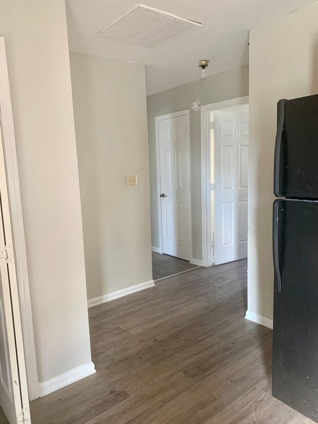 Building Photo - Promise Land Historic Walking District Downtown Morehead City! Charming 4 bedroom 1 1/2 bath Home...