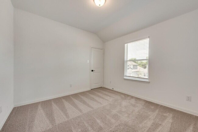 Building Photo - 2404 Swallowtail St