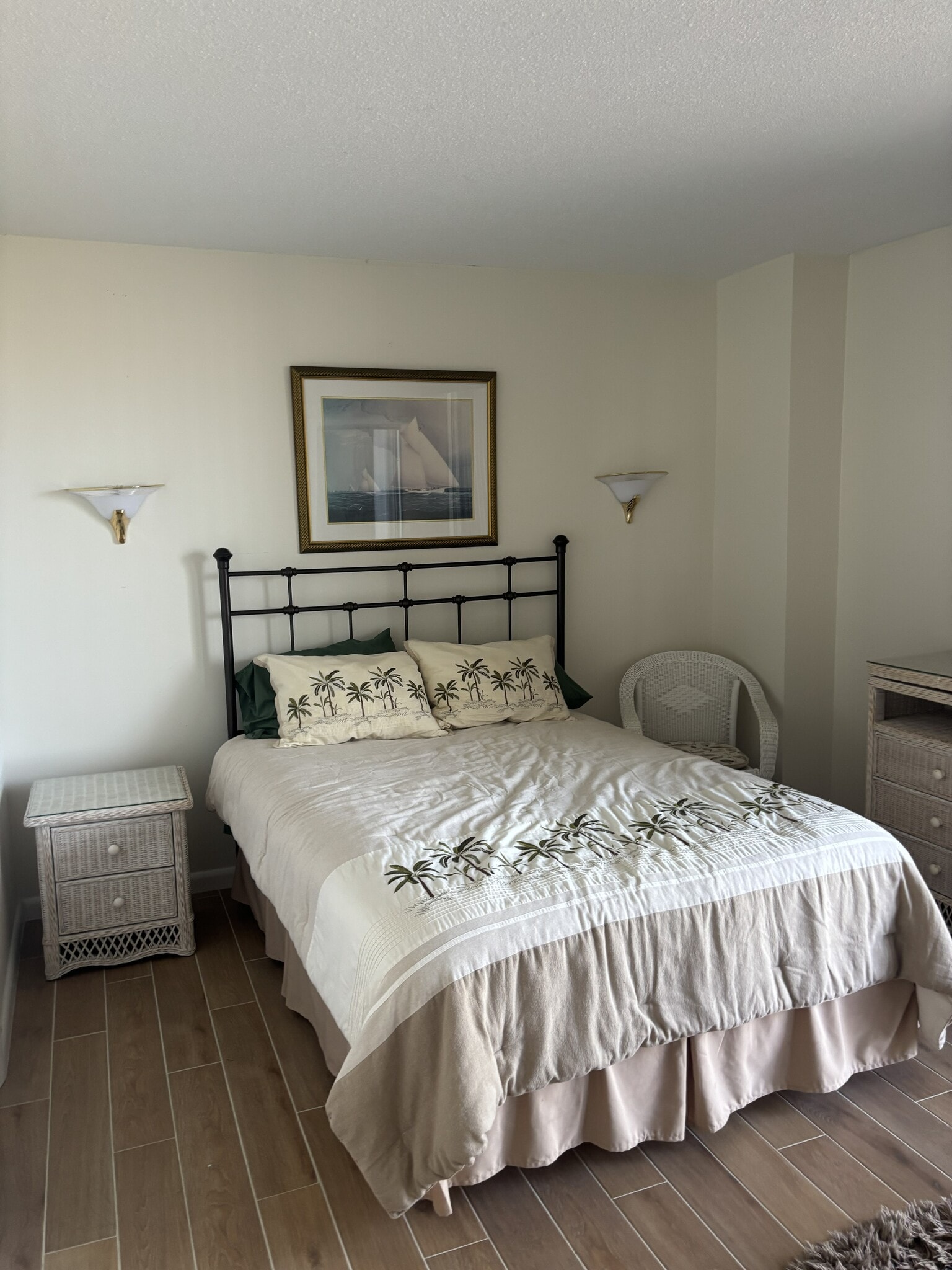 Building Photo - 100 Pierce St