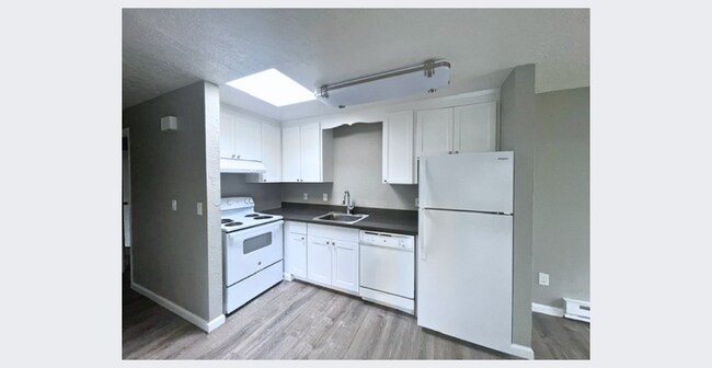 Building Photo - 122 Lilly Rd NE