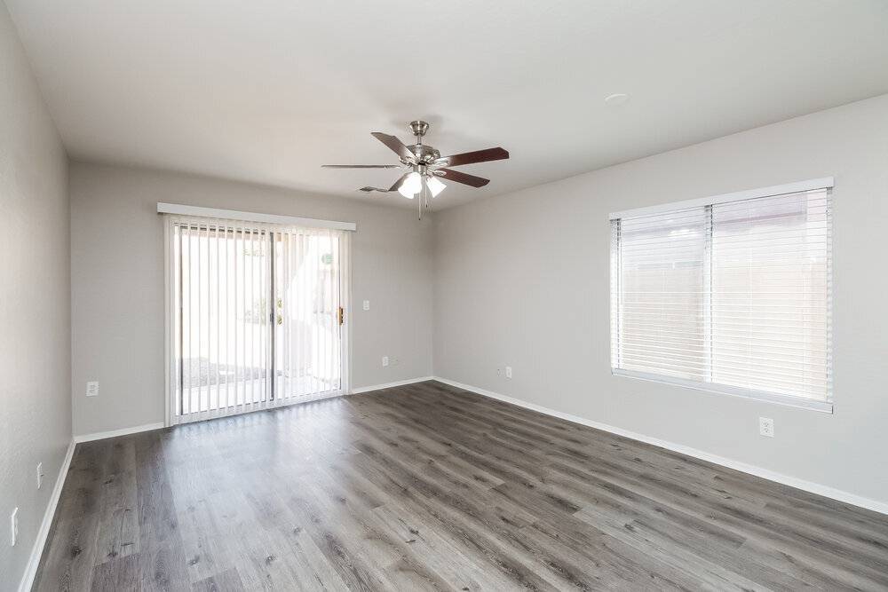 Building Photo - 11834 W Sunnyside Dr