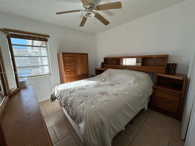 Building Photo - 13846 Kendale Lakes Dr