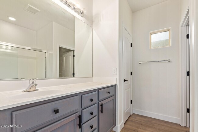 Building Photo - 2669 E Bellerive Dr