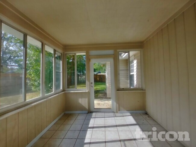 Building Photo - 84092 St James Ct