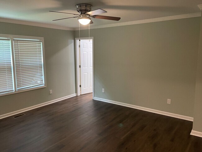 Building Photo - 820 Hamrick St