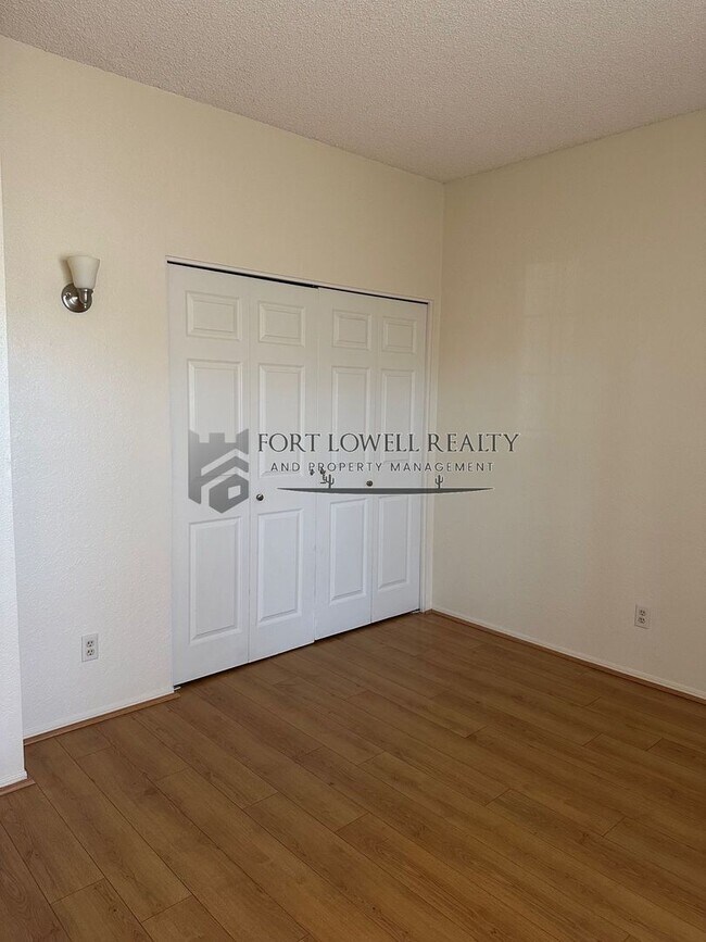 Building Photo - Spacious Remodeled 2 Bed/2Bath Condo!