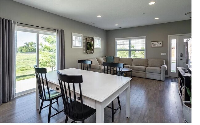 Building Photo - 3509 SE Glen Dr