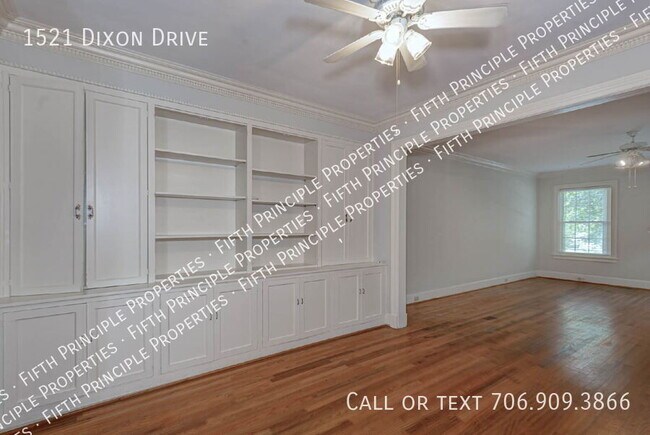 Building Photo - 1521 S Dixon Dr