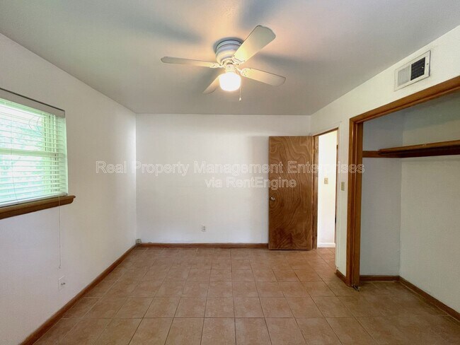 Building Photo - 1817 Hardy Dr