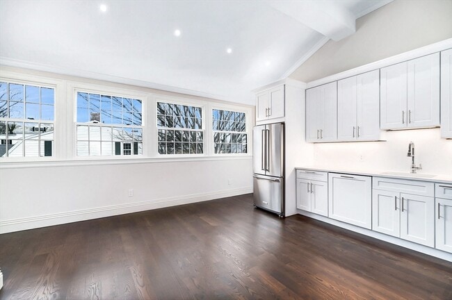 Building Photo - 1 School St