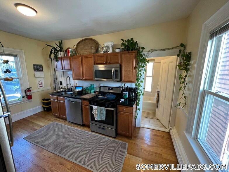 Building Photo - 12 Claremon St