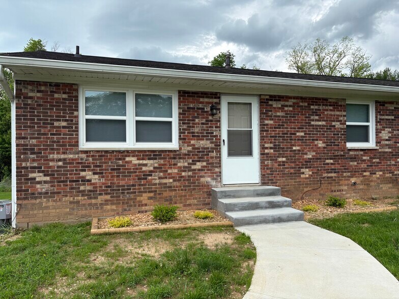 Building Photo - 5204 S College Dr