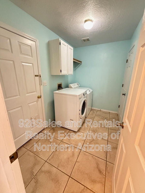 Building Photo - 11385 Homestead Ln