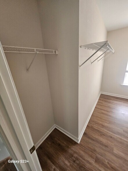 Building Photo - 304 Oak Cove Dr
