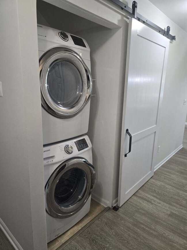 Building Photo - 3 BEDROOM 3 BATHROOM CONDO IN BELLEVILLE A...