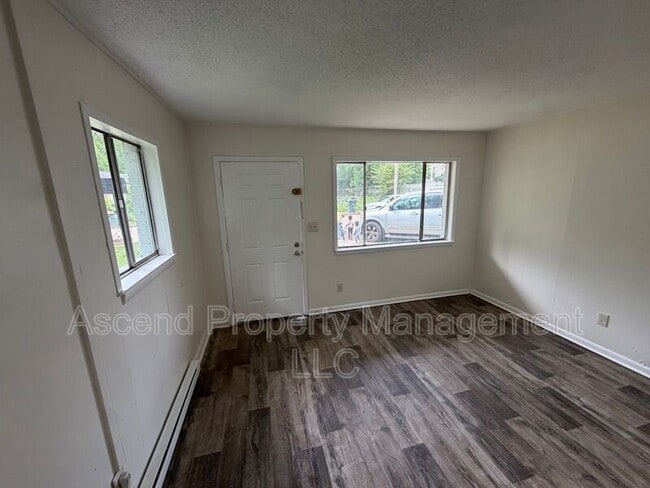 Building Photo - 1206 Sholar Ave