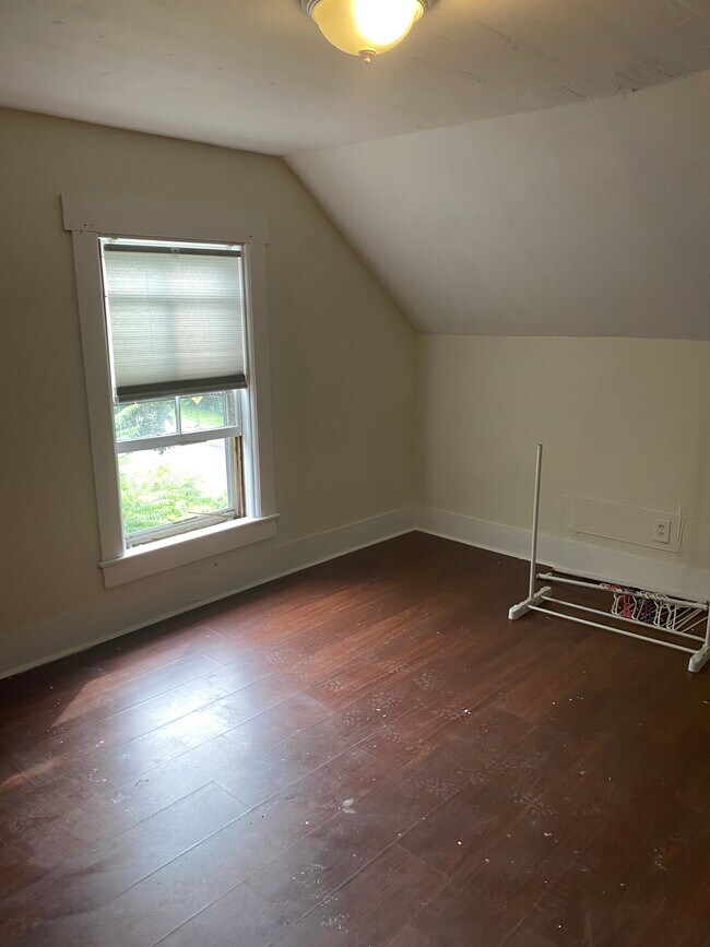 Building Photo - 77 W Main St