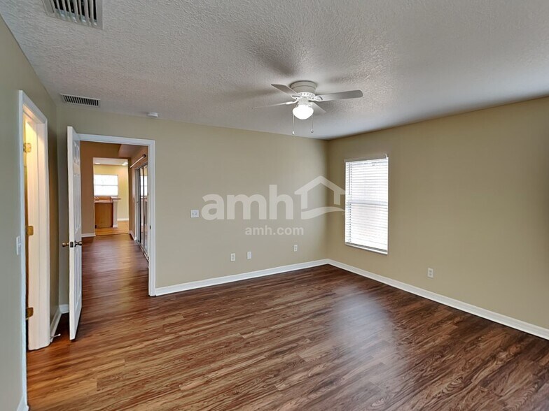 Building Photo - 315 Morningview Dr