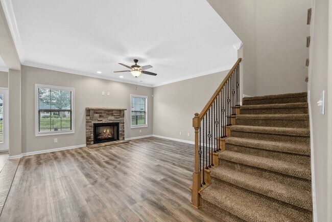 Building Photo - Pet Friendly Four Bedroom with Bonus!