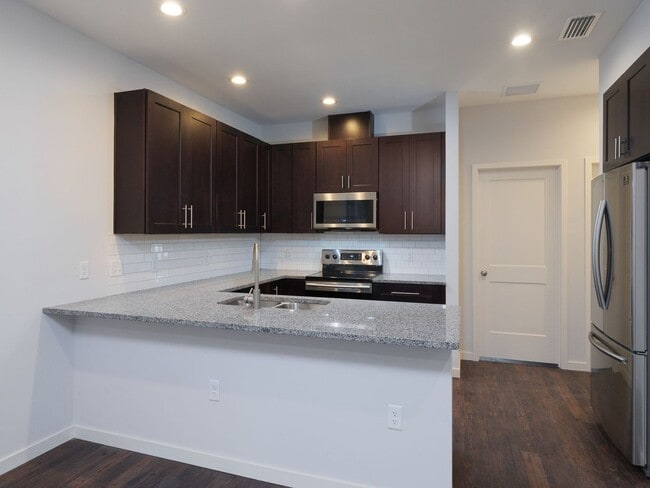 Building Photo - Thelma Lane - Luxury 5 Bedroom, 5 Bathroom House