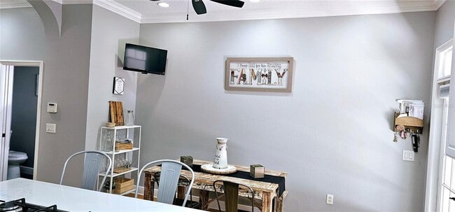 Building Photo - 1147 Delaney Ave