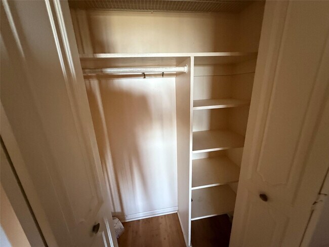 Building Photo - 3575 Brokenwoods Dr