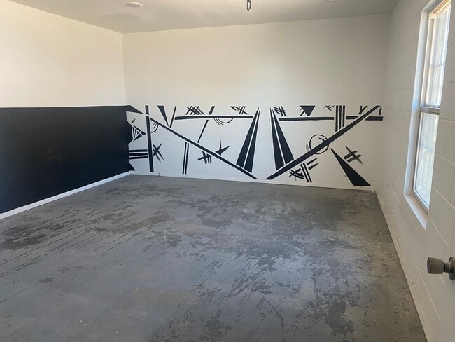Building Photo - 2,400 sq. ft. Commercial Space – Prime Loc...