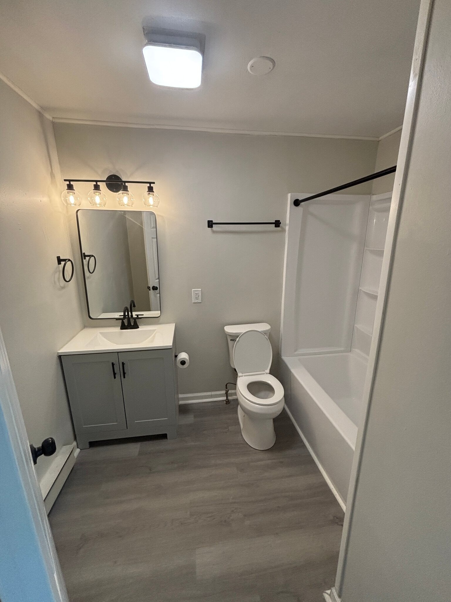 Building Photo - 2-4-4 N Liberty Ave