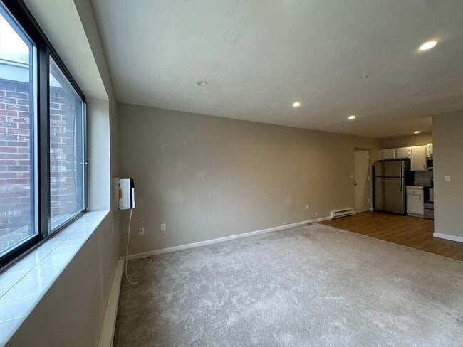 Building Photo - 67 Milliken Ave