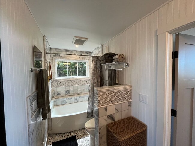 Building Photo - Exceptional Luxury One Bedroom Fully Furnished - Morro Bay w/Views