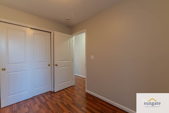 Building Photo - 2410 E Fayette St