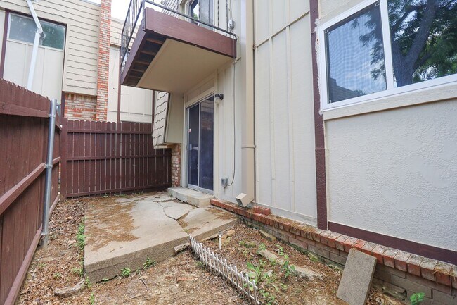Building Photo - 2 Bed | 1 Bath Condo in Central Tulsa!