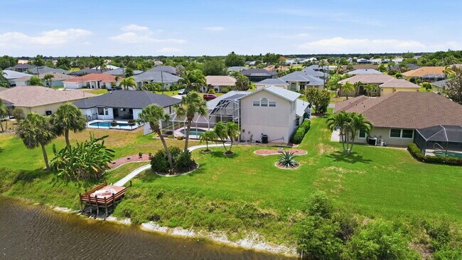 Building Photo - "Spacious 3-Bedroom Retreat with 2 Full Baths in Rotonda West Pinehurst!"