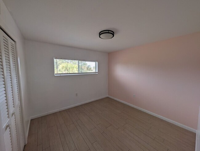 Building Photo - 140 Minna Ln