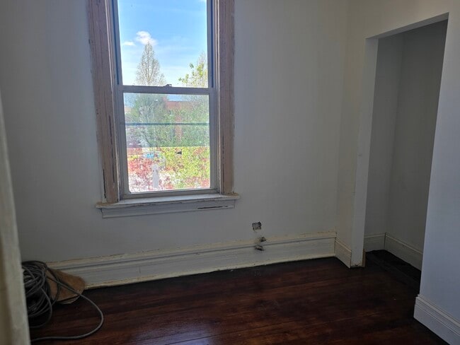 Building Photo - 3444 S Western Ave
