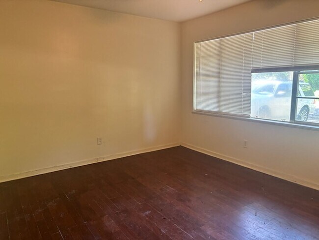 Building Photo - 1430 Dianne Dr