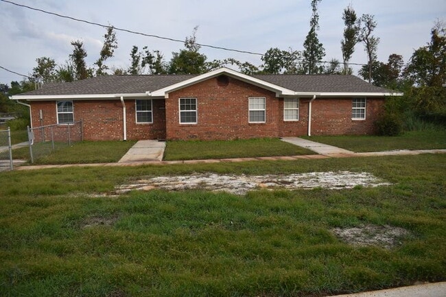Building Photo - Cozy & Convenient 1-Bed Unit | Centrally Located Near Bases & Parks