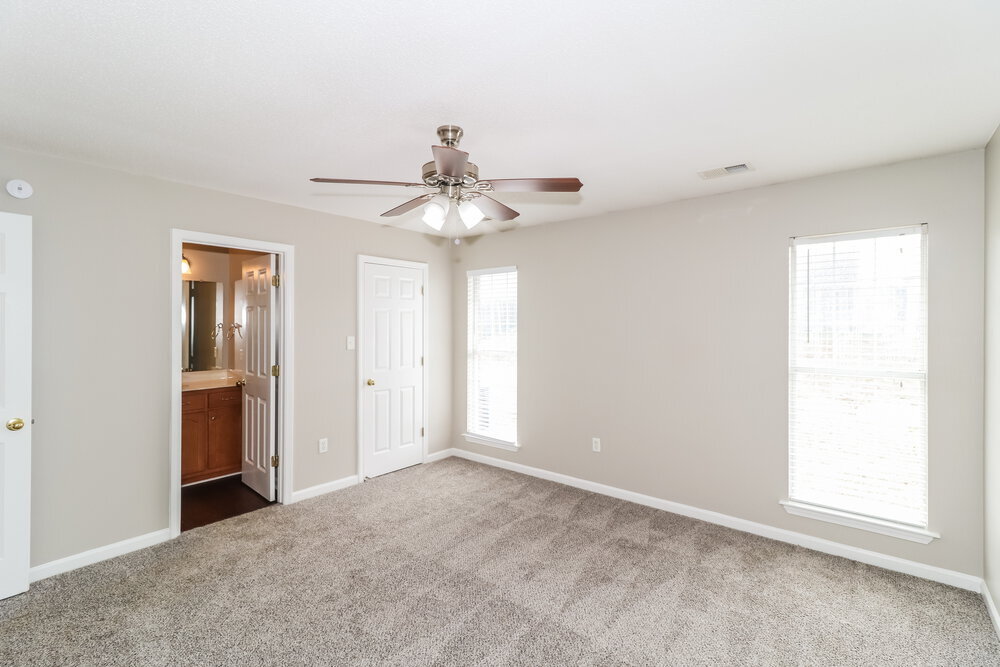 Building Photo - 1741 Madison Cove E