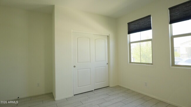 Building Photo - 2413 W Sunland Ave