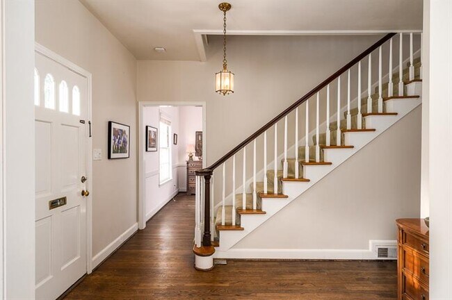 Building Photo - 65 Clarendon Ave