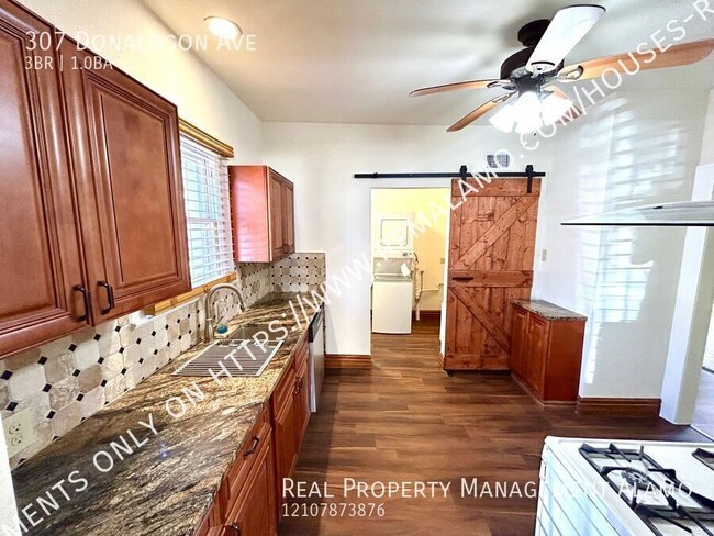 Building Photo - AVAILABLE NOW! Newly Renovated 3 Bedroom /...