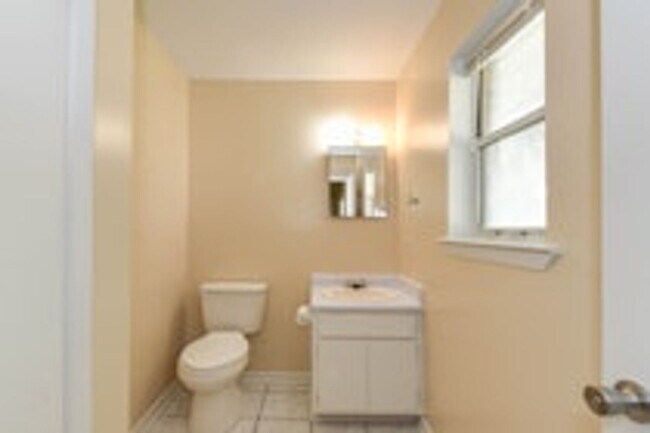 Building Photo - 30 Dove Ct