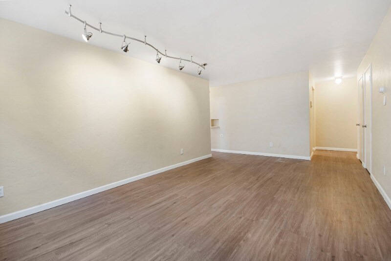 Building Photo - 1375 N Williams St