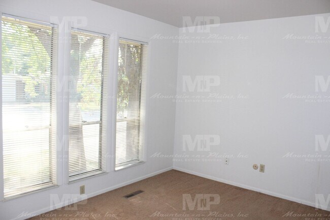 Building Photo - 1205 Fuqua Dr