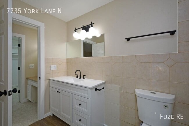 Building Photo - 7735 York Ln N