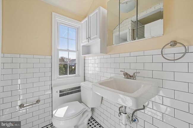 Building Photo - 1156 Garfield Ave