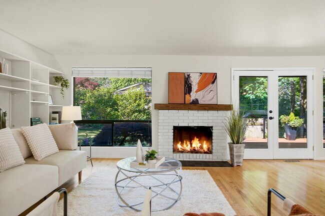 Building Photo - Pet-Friendly Rambler with Modern Updates and Great Layout