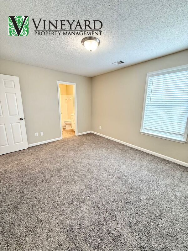 Building Photo - 1609 Heyford Cir NW