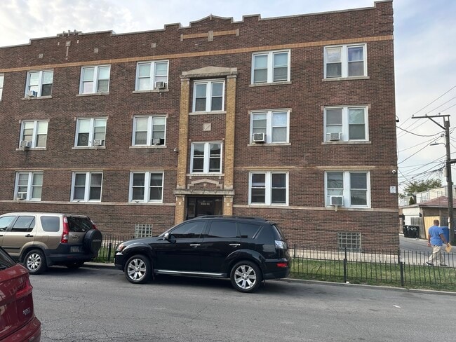 Primary Photo - 4054 W Dickens Ave