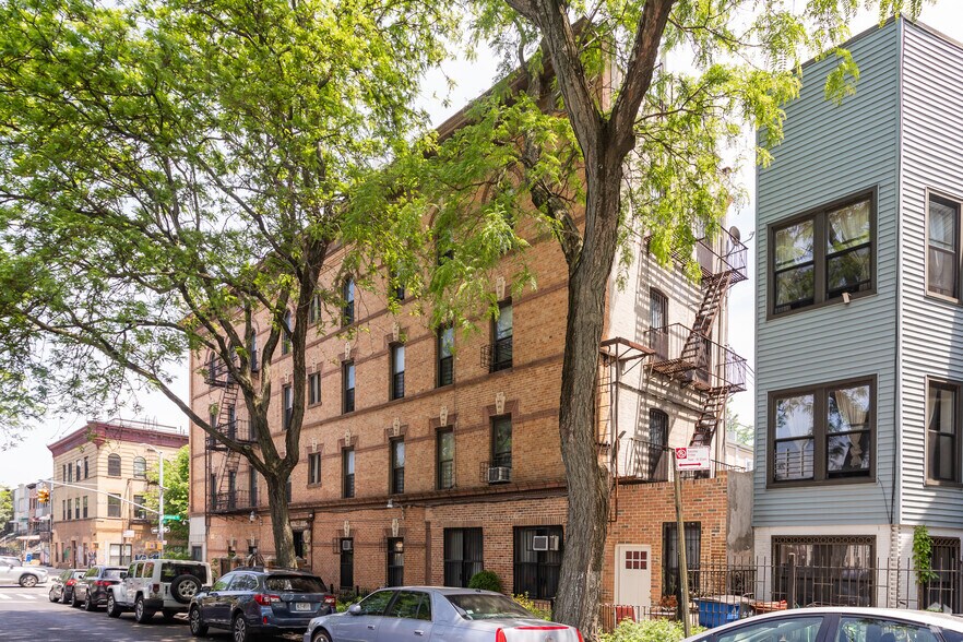 Building Photo - 166 Cornelia St